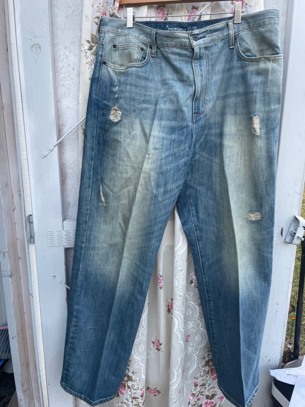 Daniel Cremieux Light Blue Distressed Relaxed Jeans